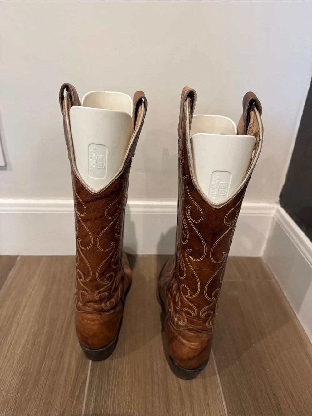 Wrangler Brown Leather Western Heeled Boots with White Pull Tabs - Picture 2 of 6